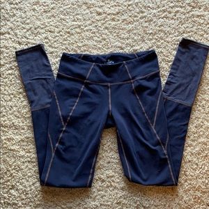 Athleta women’s full length tight Navy medium